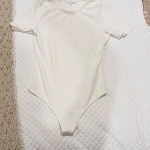 Good America Women’s Sculpting Tee Bodysuit. Size 2